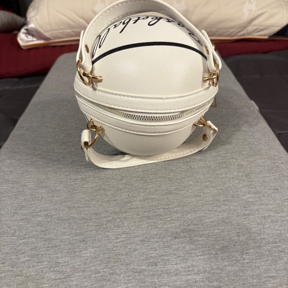 Basketball Purse - Picture 2 of 8